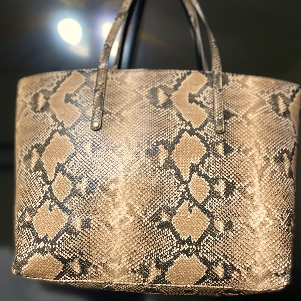 Big and beautiful, leather animal print,Tote shoulder bag. Excellent condition